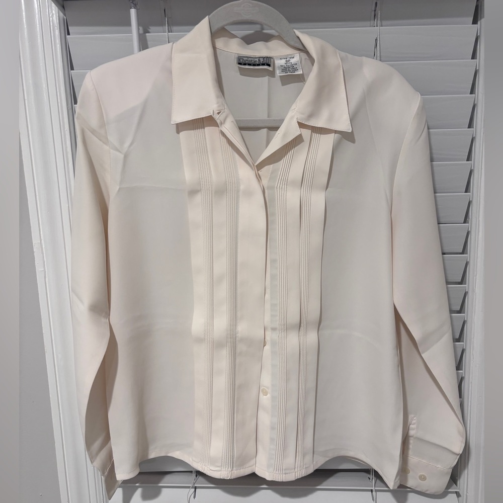 Christie & Jill Cream Long Sleeve Pleated Notched Collar Blouse